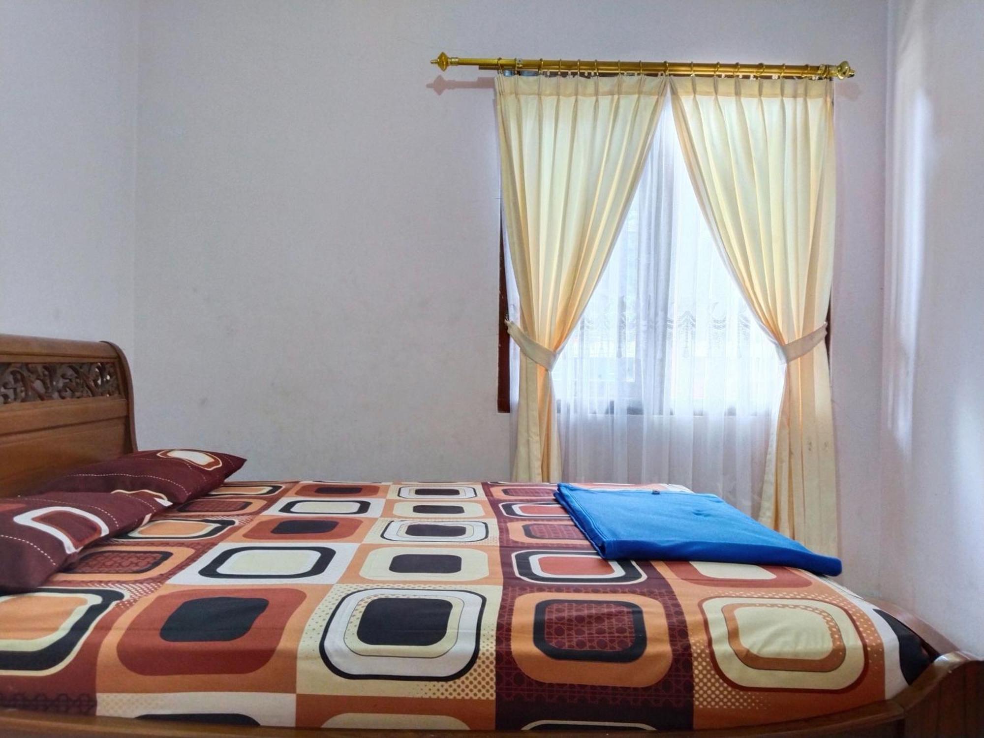 Villa Yustisia Curug 7 Cilember チサルア エクステリア 写真