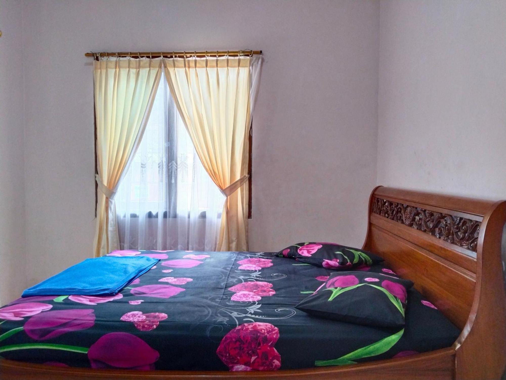 Villa Yustisia Curug 7 Cilember チサルア エクステリア 写真