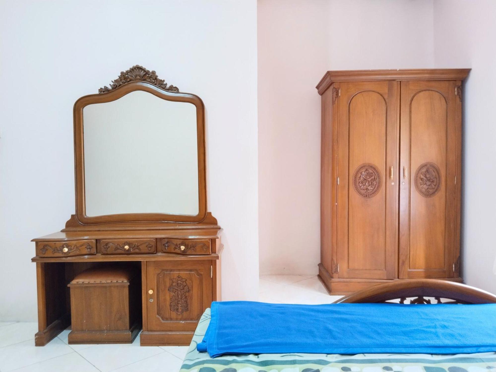 Villa Yustisia Curug 7 Cilember チサルア エクステリア 写真