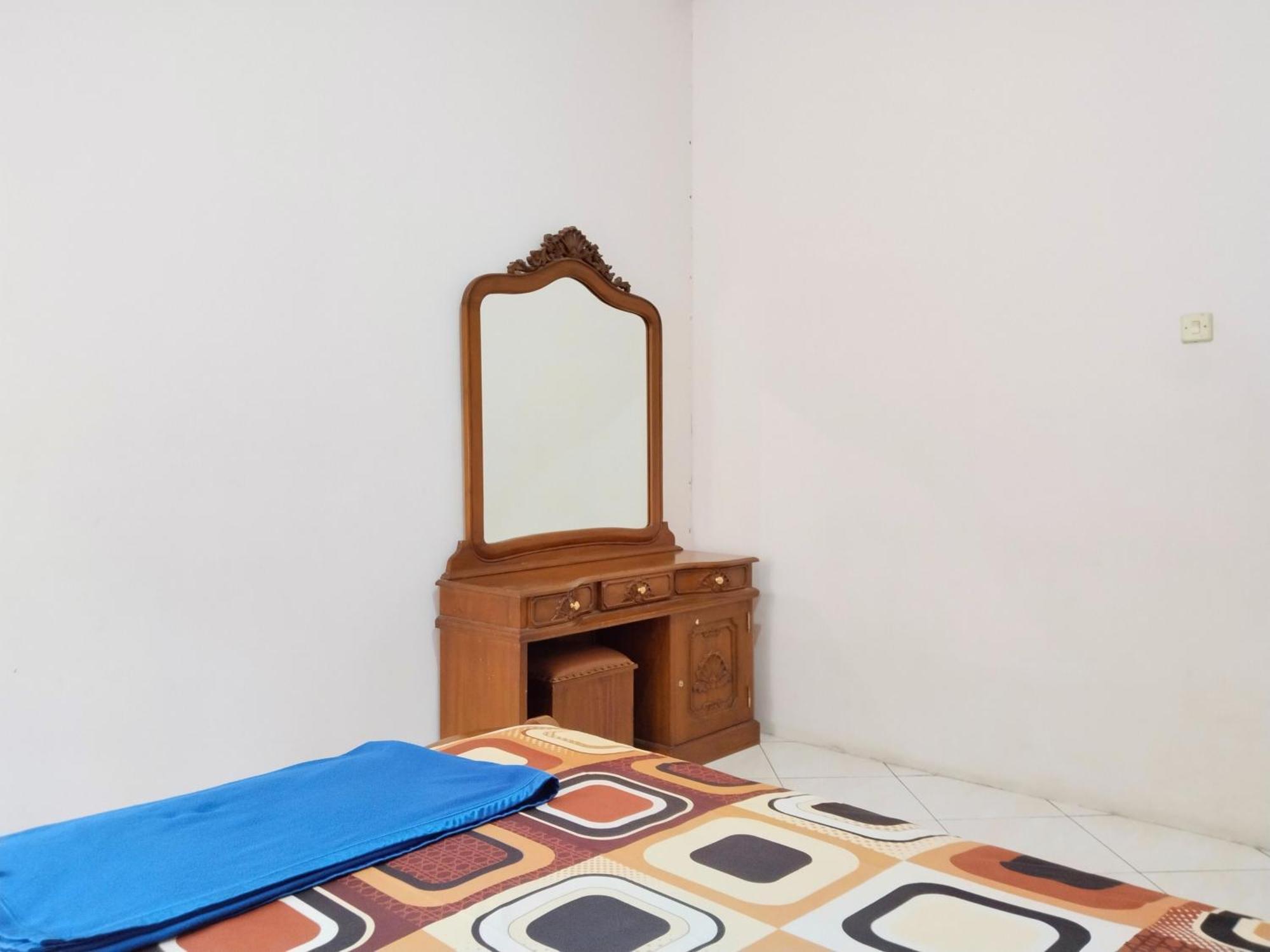 Villa Yustisia Curug 7 Cilember チサルア エクステリア 写真