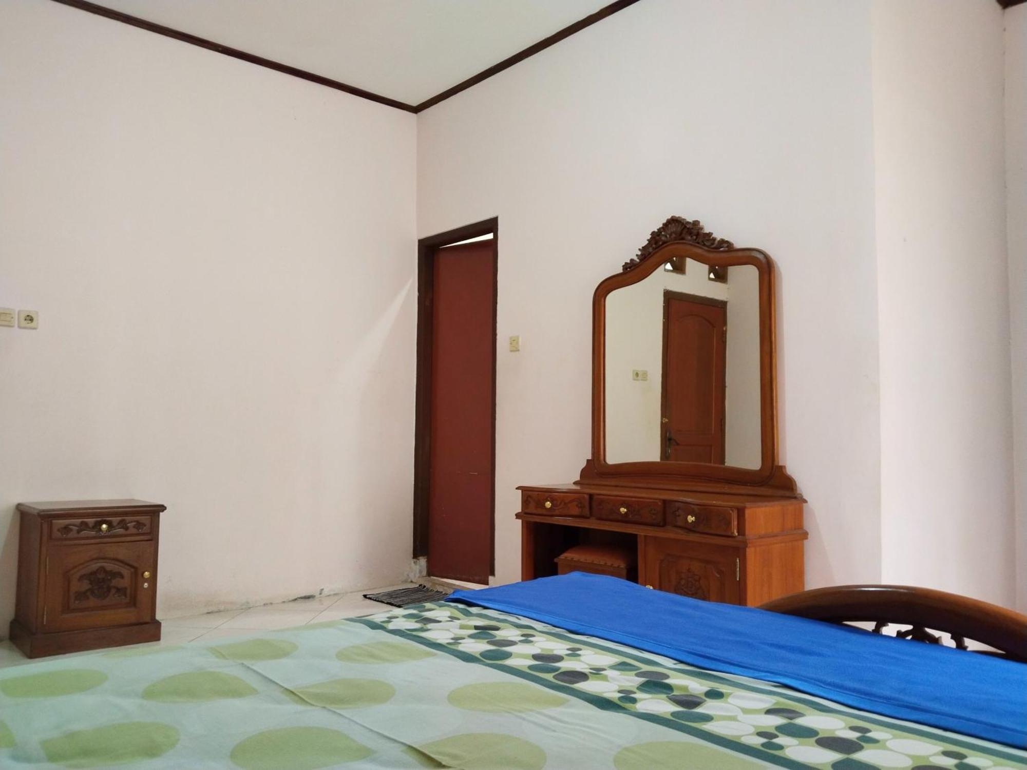 Villa Yustisia Curug 7 Cilember チサルア エクステリア 写真