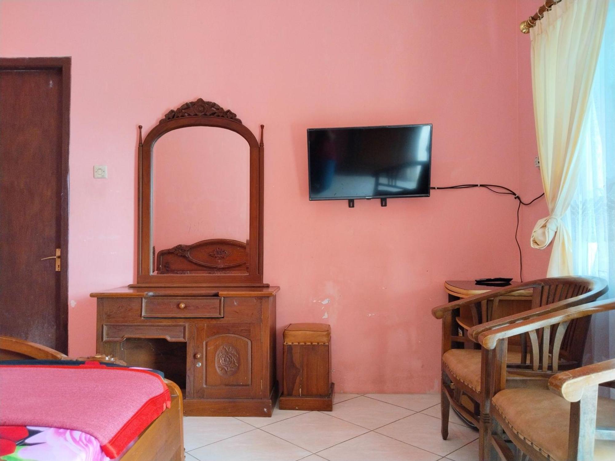 Villa Yustisia Curug 7 Cilember チサルア エクステリア 写真