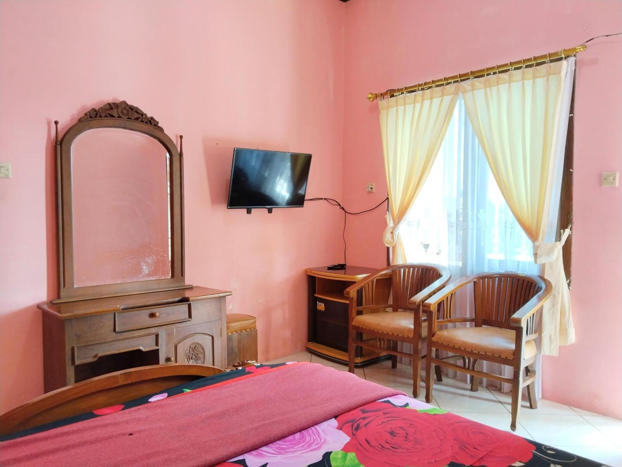 Villa Yustisia Curug 7 Cilember チサルア エクステリア 写真