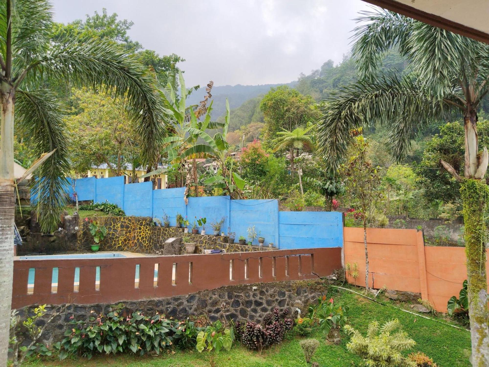 Villa Yustisia Curug 7 Cilember チサルア エクステリア 写真